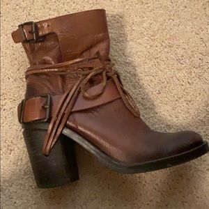 Stylish Leather Vince Camuto boots!